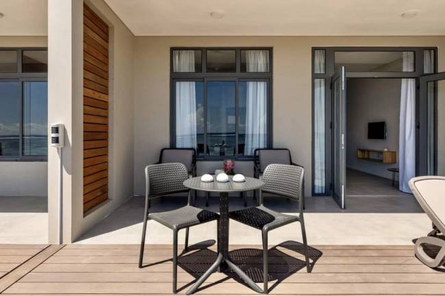 Стол пластиковый обеденный Step + Step Mini антрацит Ø605х400-765 мм Стол пластиковый обеденный Step + Step Mini антрацит Ø605х400-765 мм