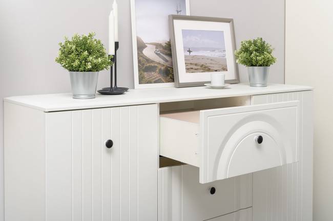 Два широких комода Валенсия и четыре навесных полки цвет белый шагрень