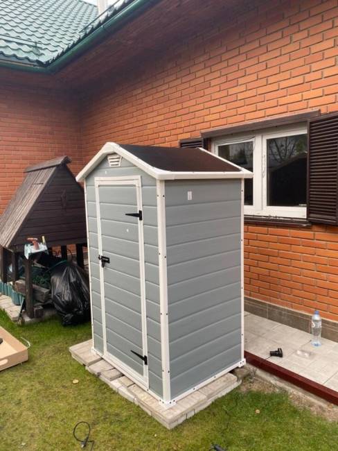 Пластиковый домик для туалета Keter Manor