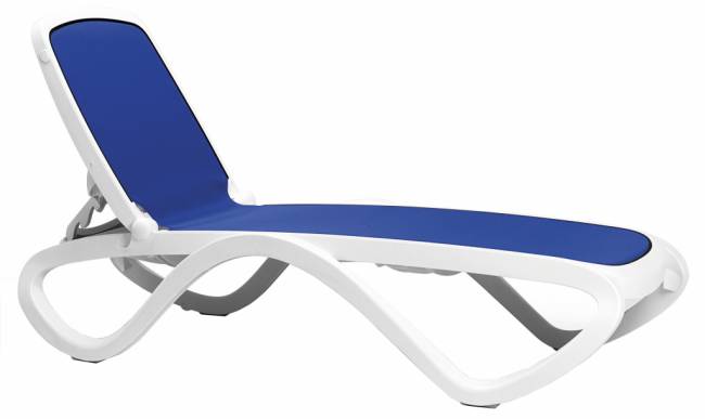 Шезлонг-лежак пластиковый Omega белый, синий 1700-1945х690х910 мм
