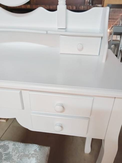 Туалетный столик S023