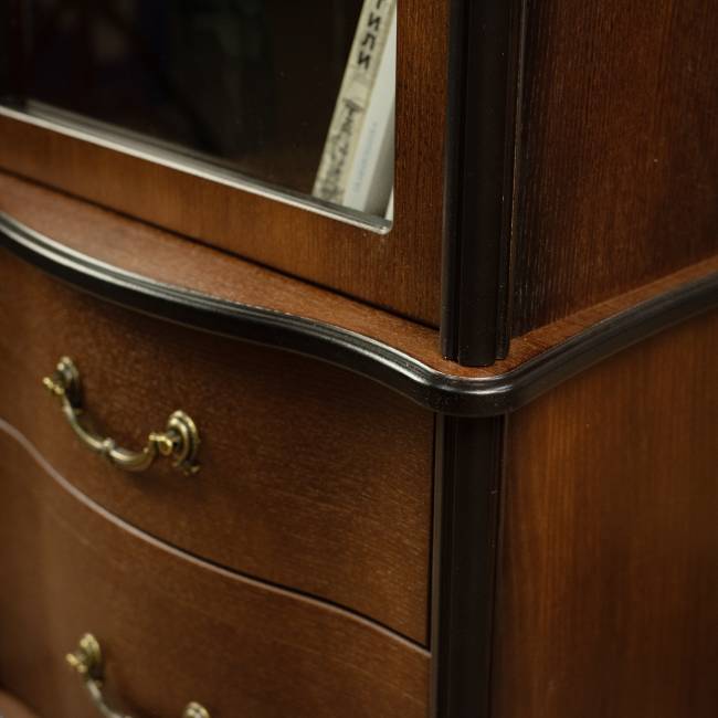 Шкаф-витрина Джульетта, орех Л