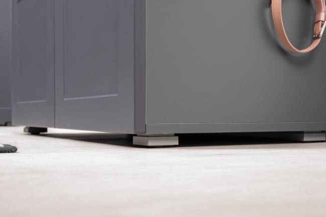 Комод четыре ящика с настенной вешалкой и двумя платяными шкафами Остин цвет серый графит/дуб крафт золотой