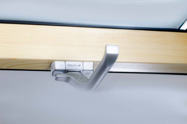 Мансардное окно FTP-V (CH) со среднеповоротным типом открывания