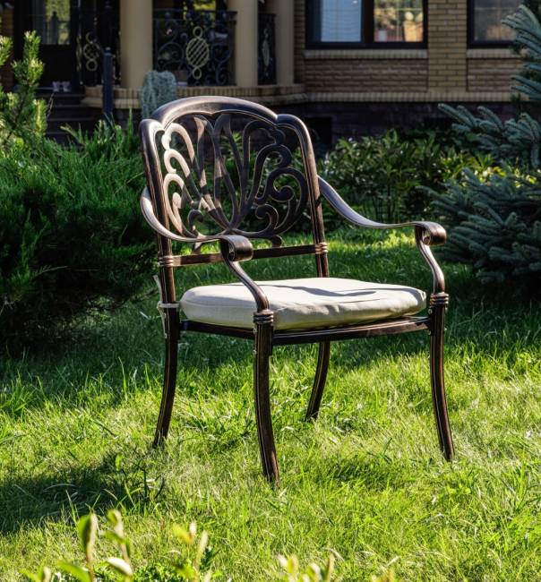 Обеденное кресло WILHELM из литого алюминия Обеденное кресло WILHELM из литого алюминия