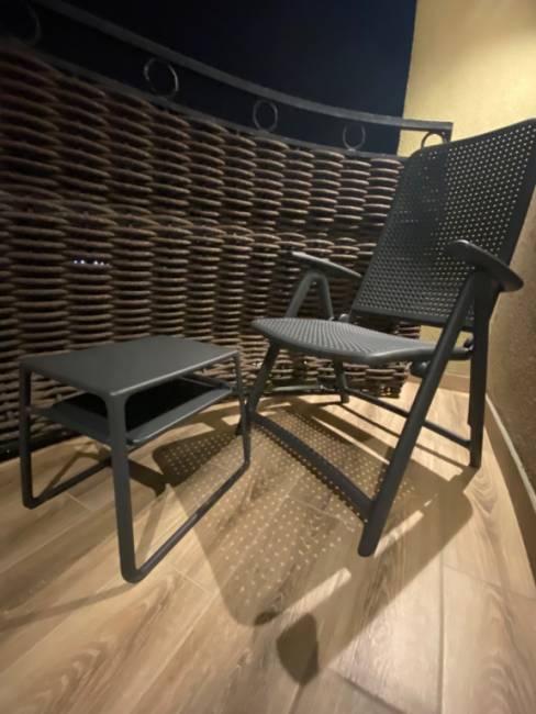 Столик пластиковый для лежака Pop антрацит 440х395х385 мм