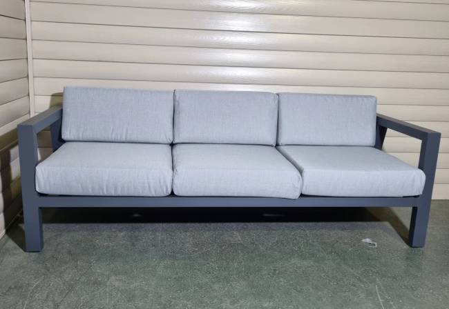 Диван трехместный из алюминия Graphite