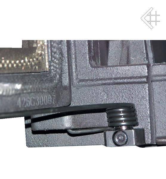 Доводчик каминной дверцы