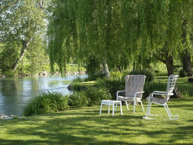 Лаунж-кресло пластиковое с подушкой Folio белый, бежевый 720х810-925х1130-1065 мм