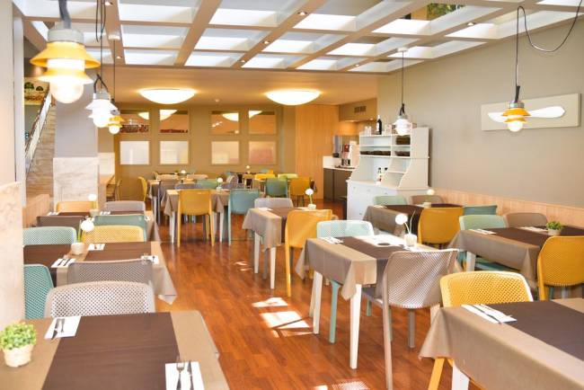 Стул пластиковый Bit тортора 520х550х840 мм Стул пластиковый Bit тортора 520х550х840 мм