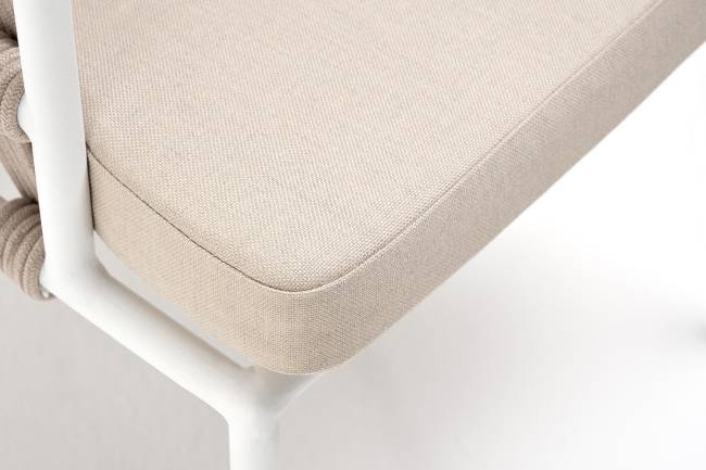 "Диего" стул плетеный из роупа, каркас из стали белый муар, роуп бежевый круглый, ткань бежевая 052