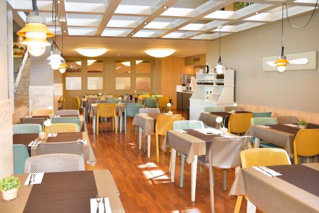 Стул пластиковый Bit ментоловый 520х550х840 мм