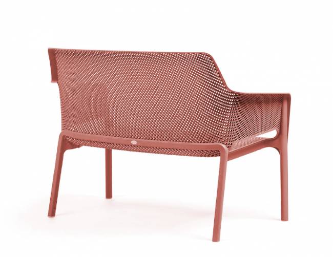 Диван пластиковый Net Bench коралловый 1160х700х860 мм