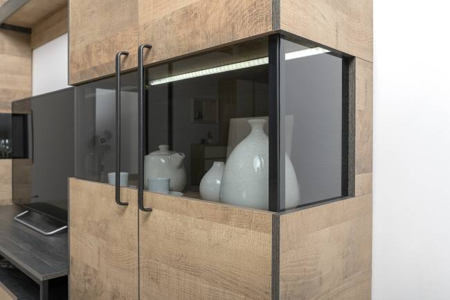 Два комода с витриной с подсветкой и навесная полка Трувор цвет дуб гранж песочный/интра