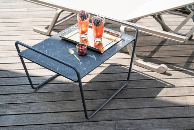 Cтолик ламинированный кофейный Nippy 650х500х440 мм Cтолик ламинированный кофейный Nippy 650х500х440 мм